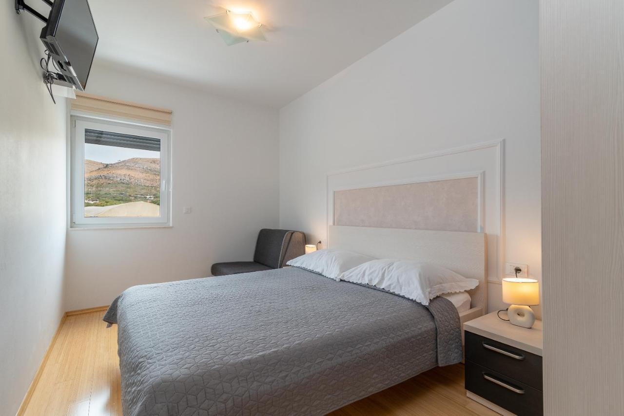 Apartman Lorena Trogir Exterior foto